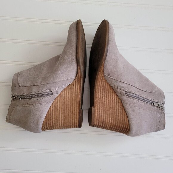 Lucky Brand Boots Size 8 Light Gray Yabba Ankle Booties Cut Out Side Zip Wedge - Picture 6 of 16